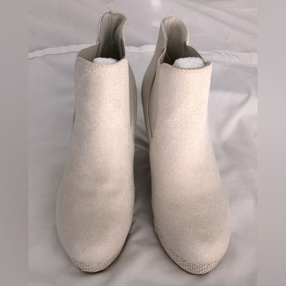 NIB Beige suede feel platform wedge ankle bootie. Super soft and comfortable! - Picture 10 of 10